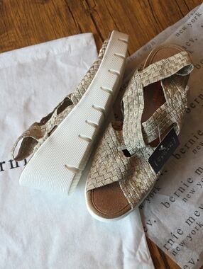 bernie mev. Venti Brighten Metallic Champagne Woven Platform Sandals